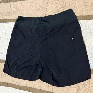 Mountain Hardware Small Shorts